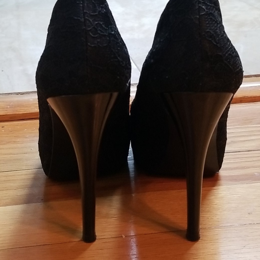 Heels - Picture 4 of 4